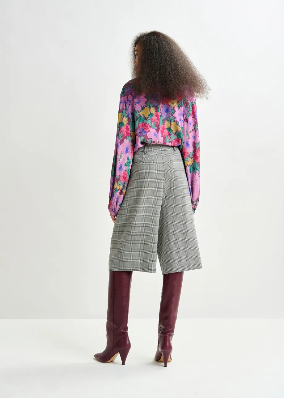Checked grey and black pleated wide-leg bermuda pants