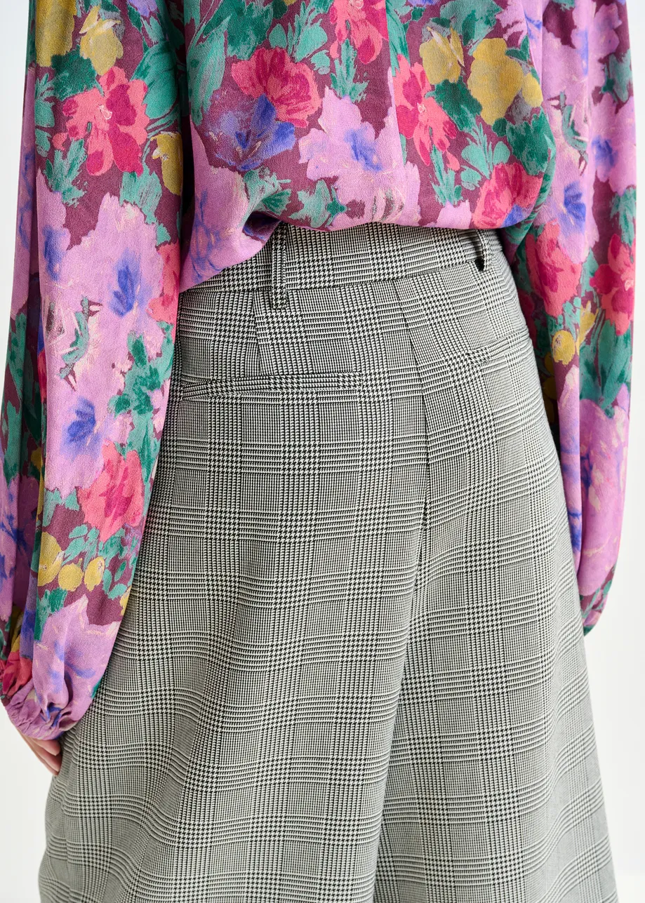 Checked grey and black pleated wide-leg bermuda pants