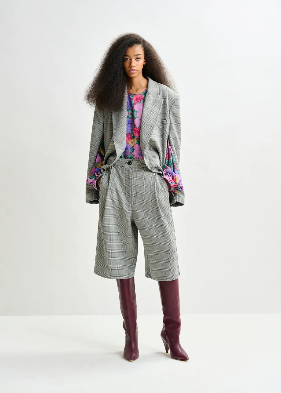 Checked grey and black pleated wide-leg bermuda pants