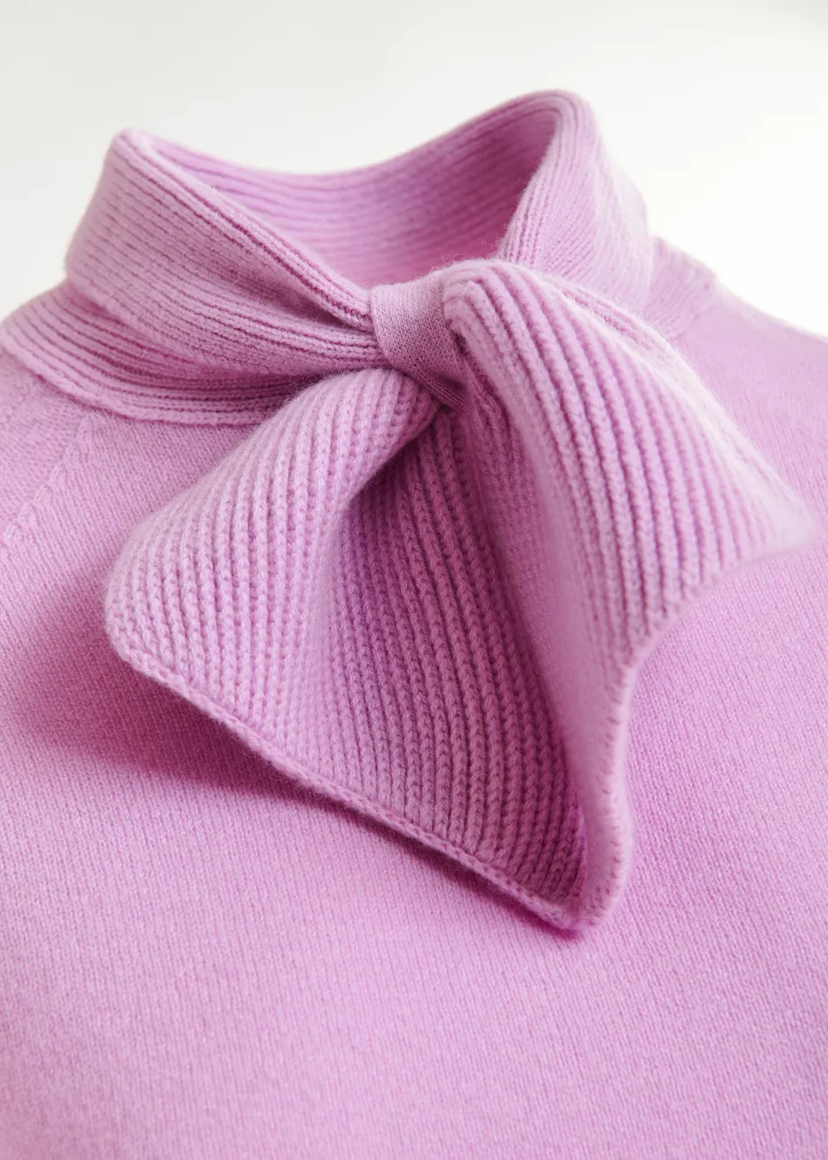 Lilac cashmere sweater with pussy-bow tie