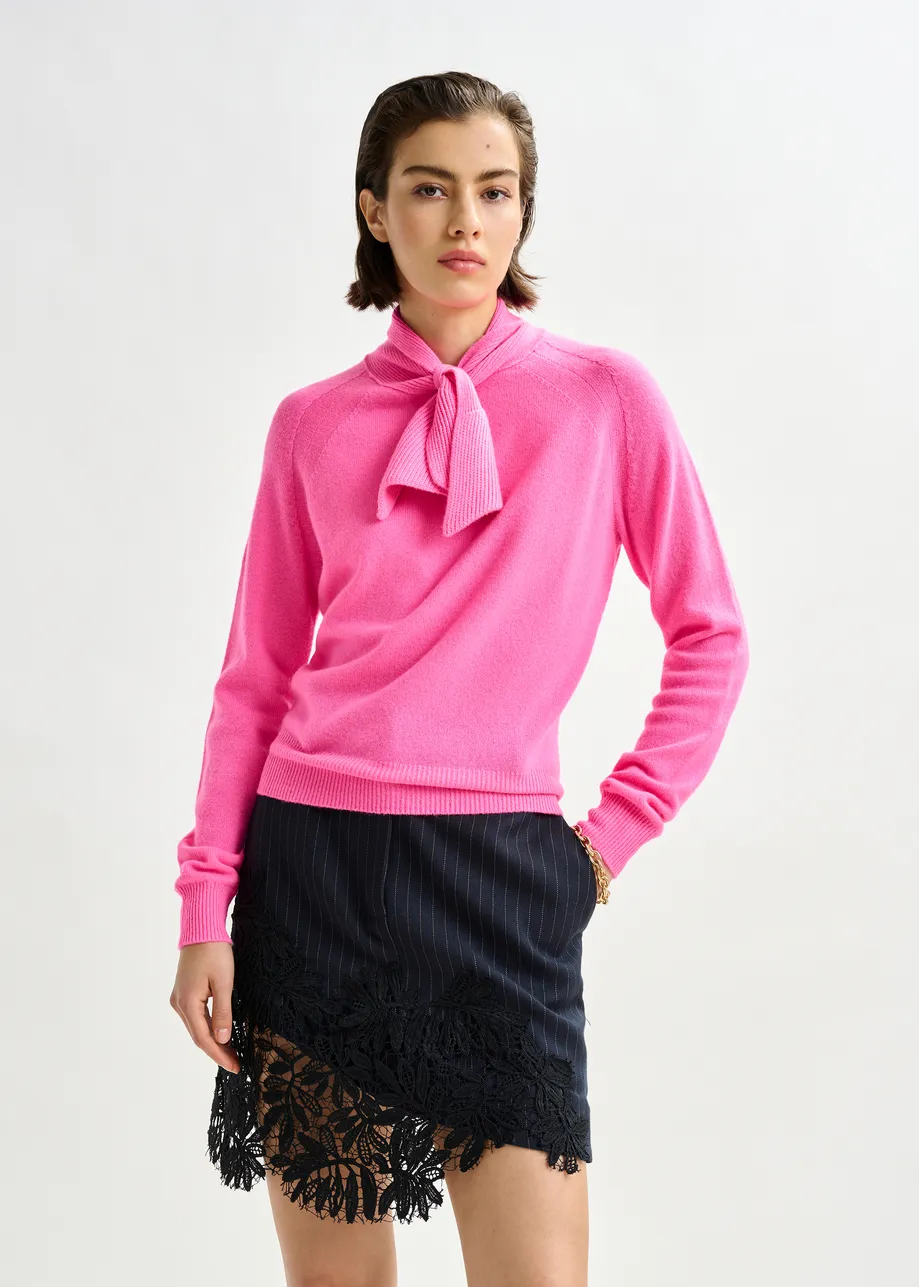 Pink cashmere sweater with pussy-bow tie