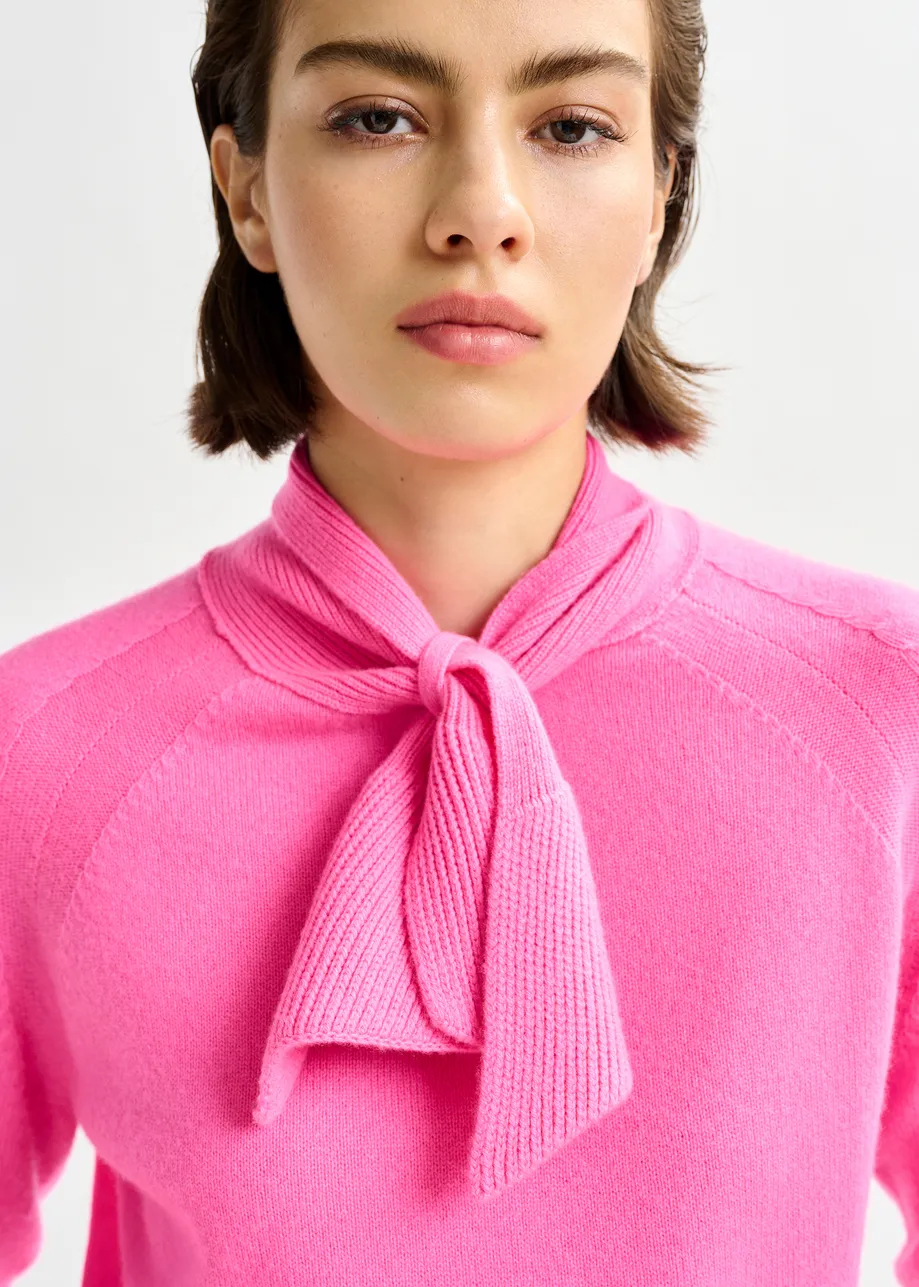 Pink cashmere sweater with pussy-bow tie