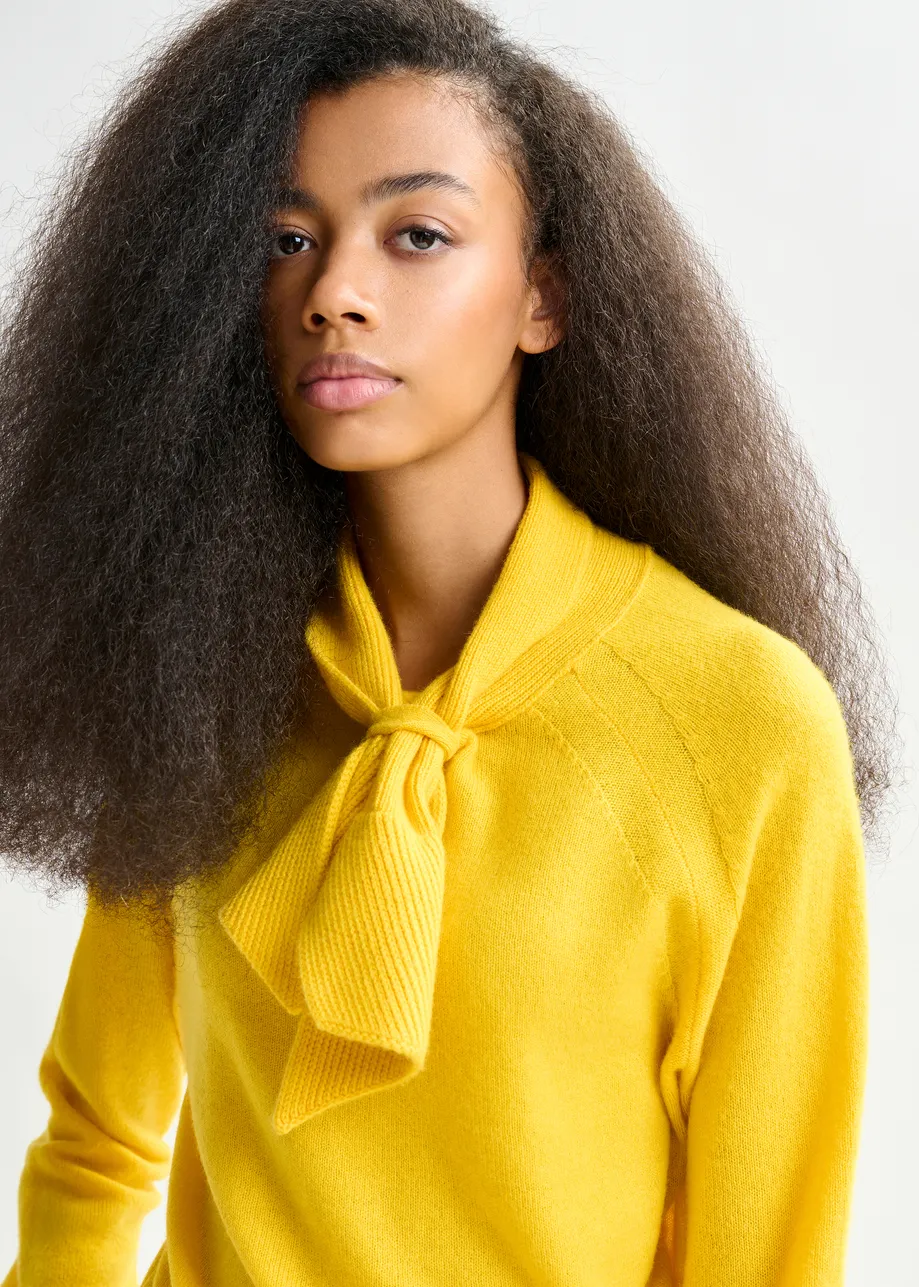 Yellow cashmere sweater with pussy-bow tie