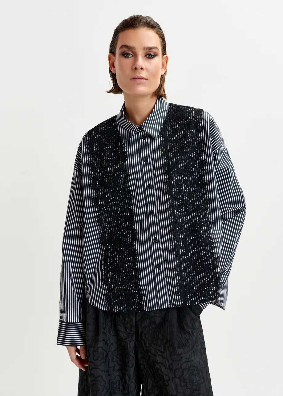 Chemise oversize à rayures et dentelle noire et blanche