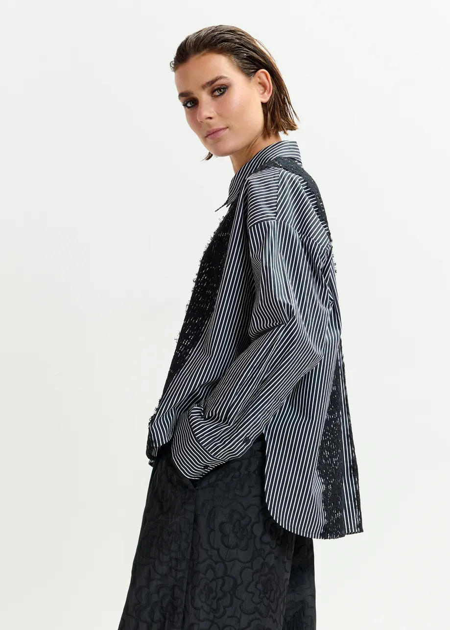 Chemise oversize à rayures et dentelle noire et blanche