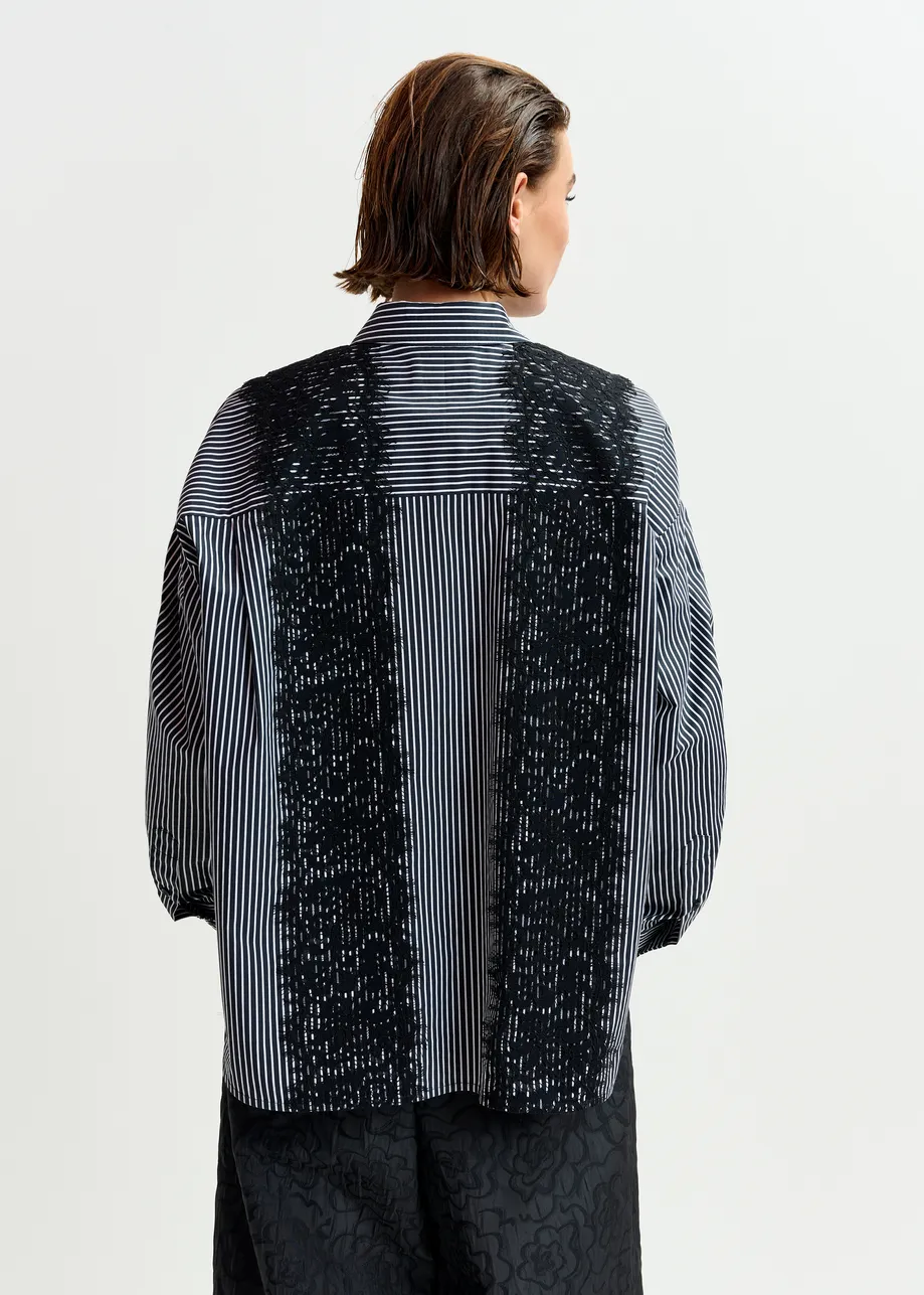 Chemise oversize à rayures et dentelle noire et blanche