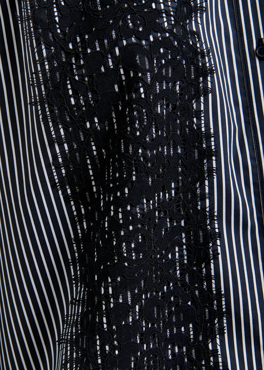 Chemise oversize à rayures et dentelle noire et blanche
