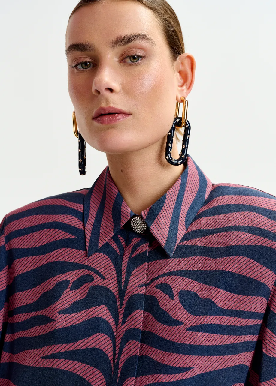 Dark pink and navy zebra-jacquard shirt with rhinestone-encrushed button