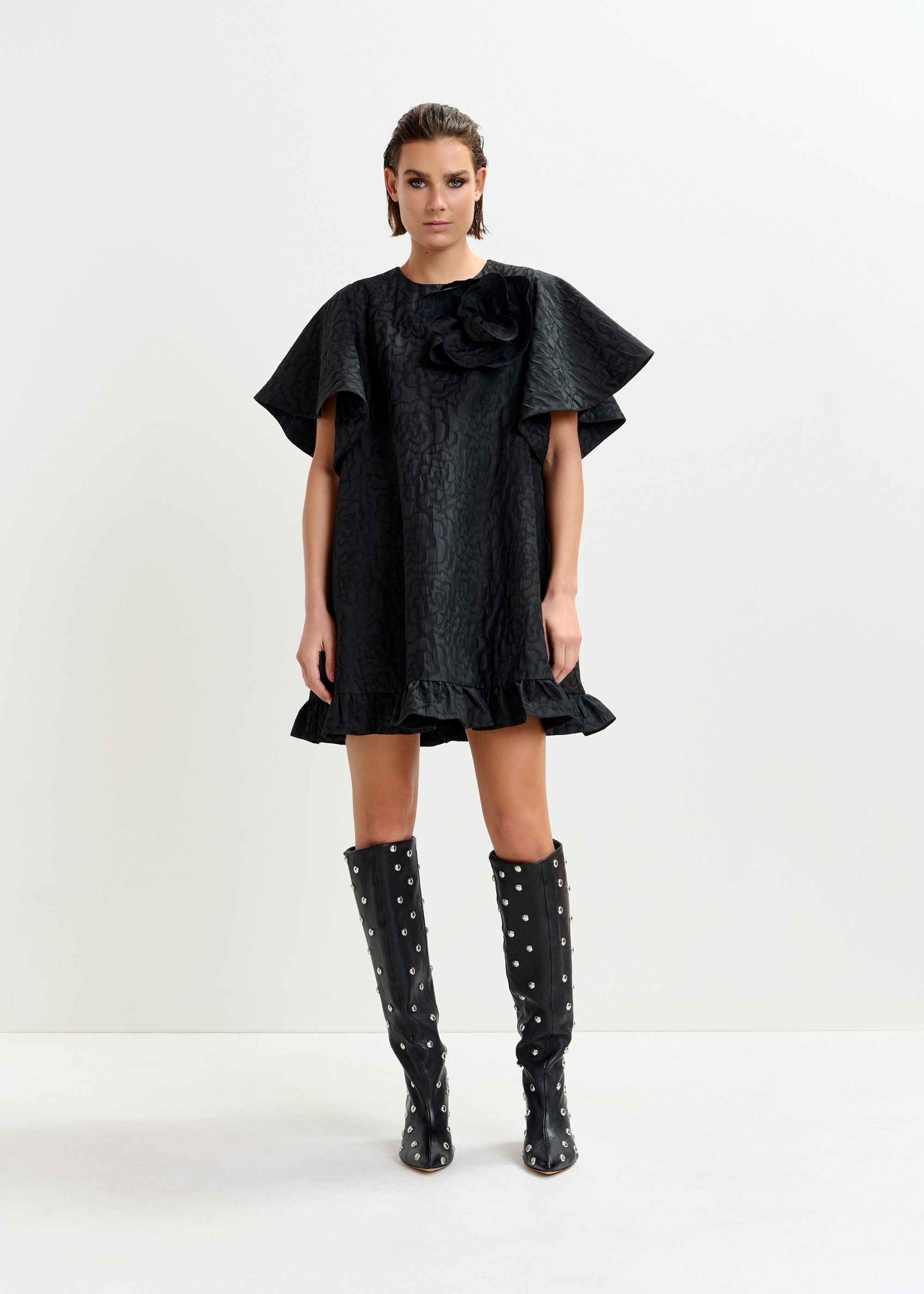 Black jacquard A-line mini dress with flower brooch | Essentiel
