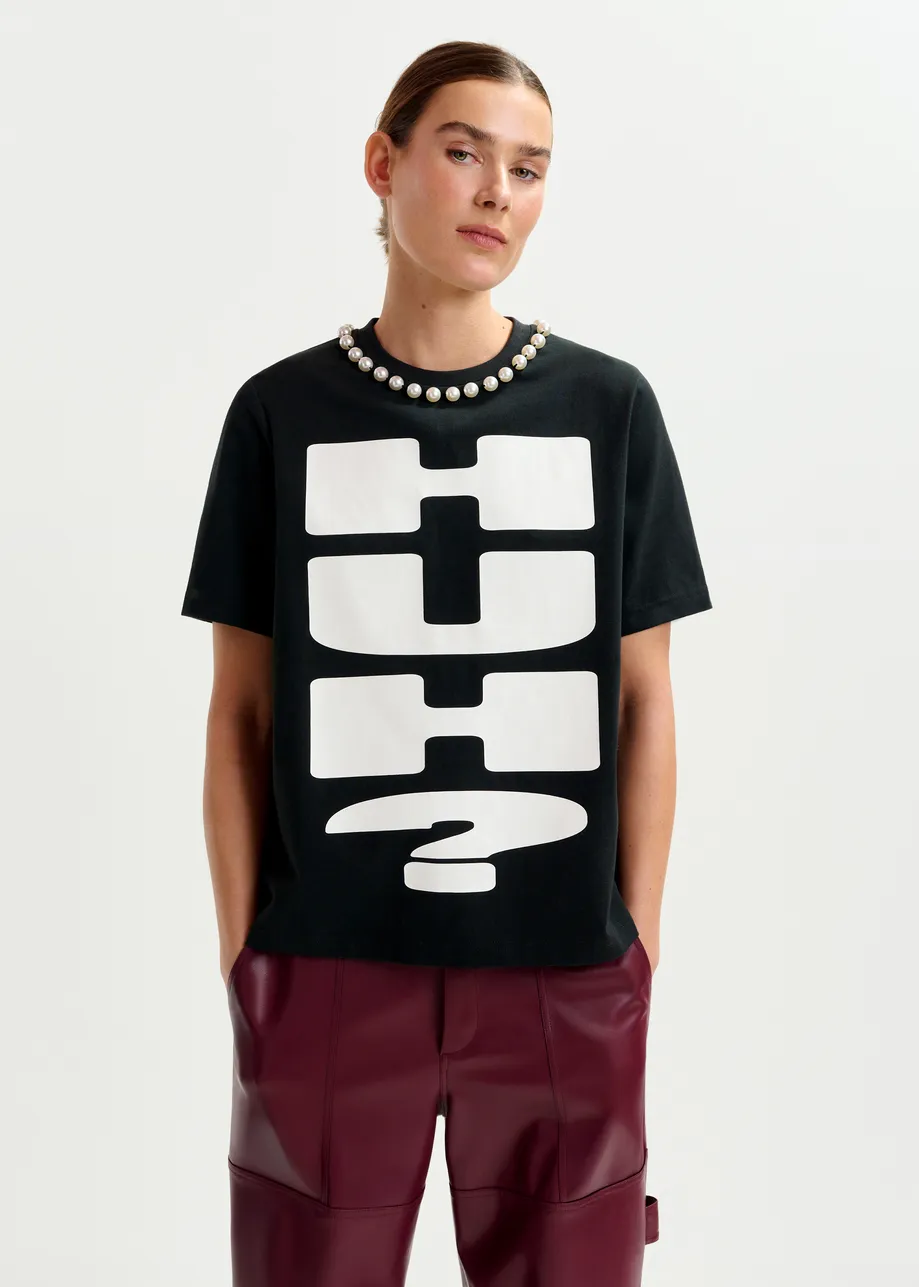 Black and white cotton T-shirt with "HUH?"- print and bead embellishments