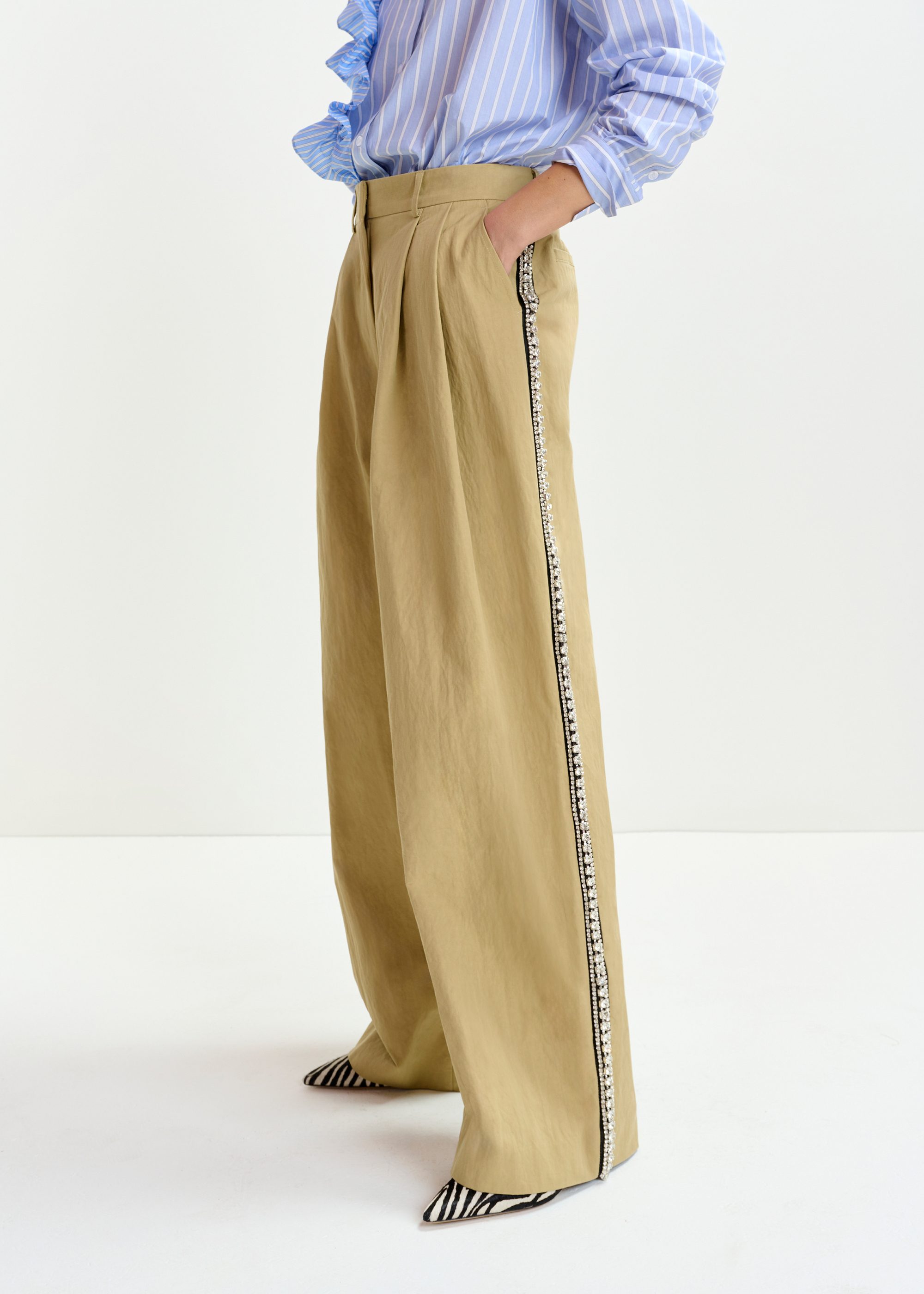 パンツ ESSENTIEL ANTWERP Women Pants HERBH1SC Beige Beige rhinestone-trimmed pleated wide-leg pants | Essentiel