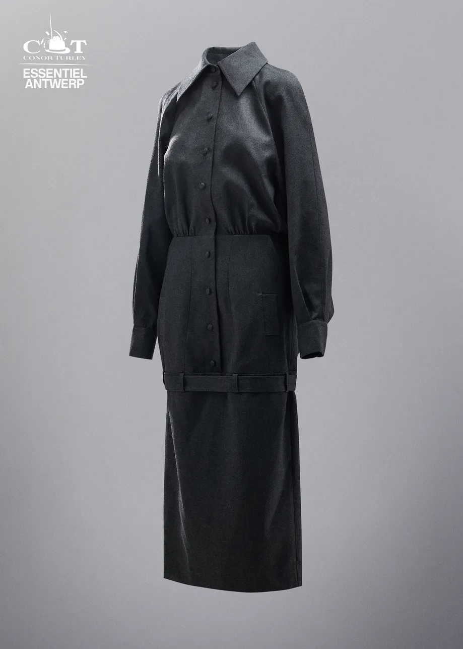 Grijze jurk met rugdrapering en riem