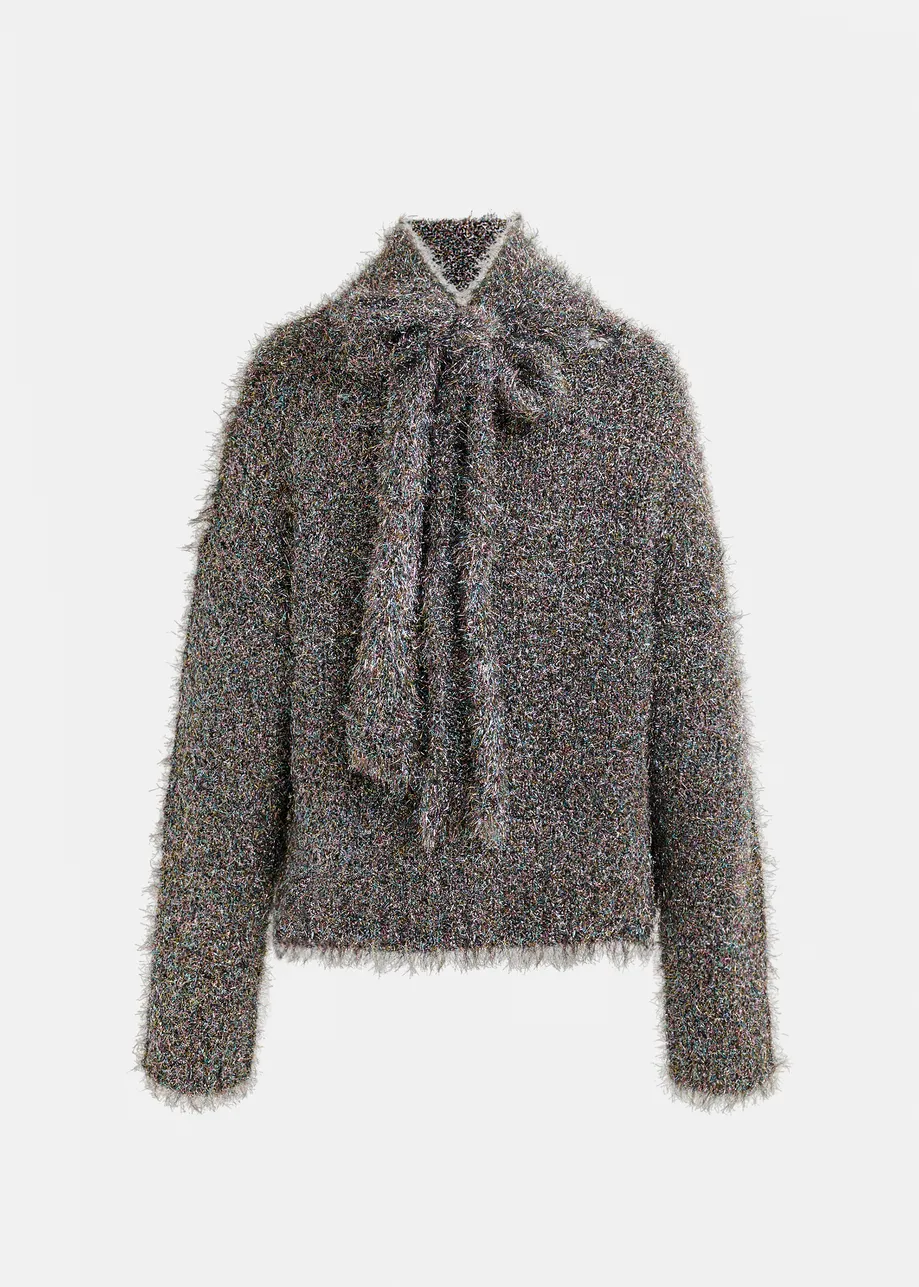 Maglione grigio metallizzato con collo lupetto e papillon