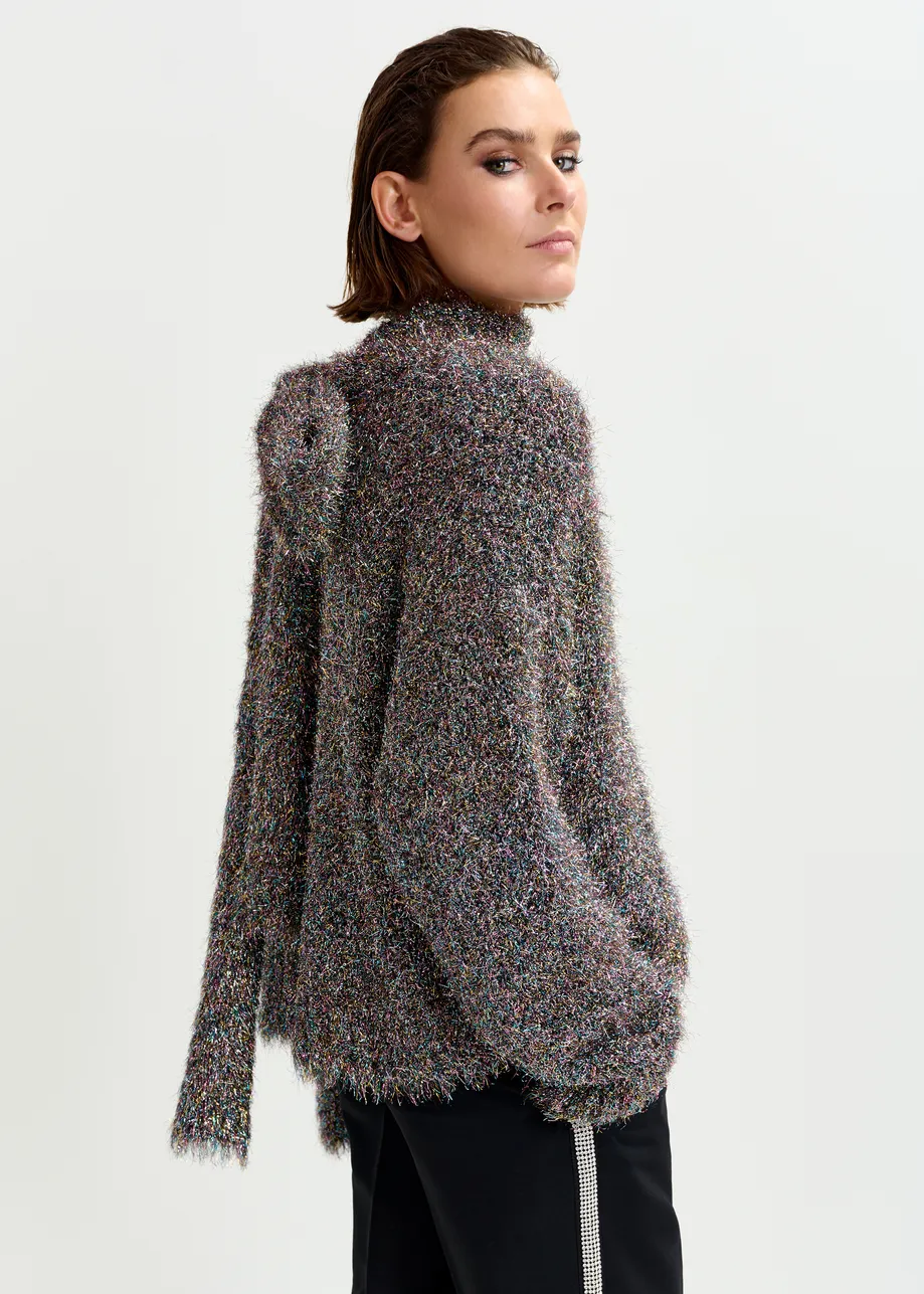 Maglione grigio metallizzato con collo lupetto e papillon