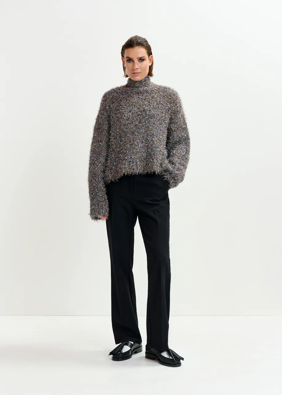 Maglione grigio metallizzato con collo lupetto e papillon