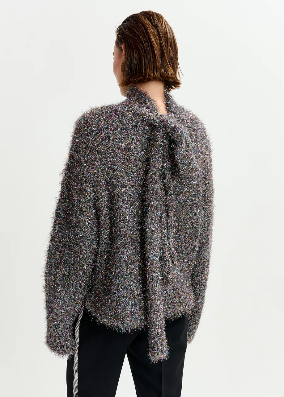 Maglione grigio metallizzato con collo lupetto e papillon