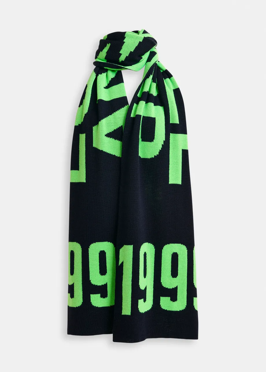 Zwarte en groene sjaal met intarsia logo