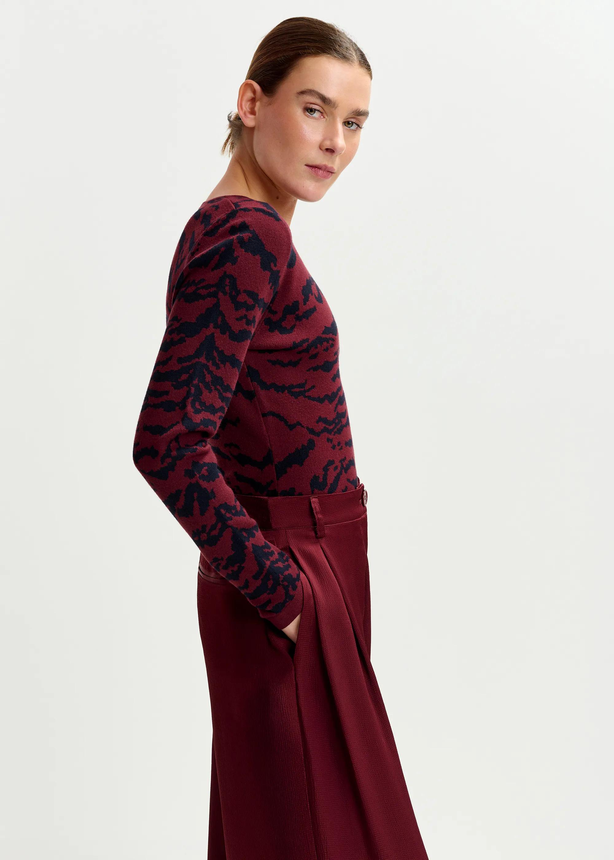 Maglione in maglia tigrata bordeaux e nera Essentiel Antwerp Italia