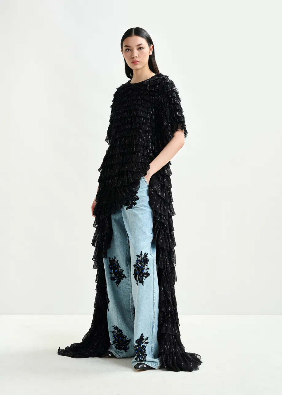 Zwarte maxi-jurk met volants en asymmetrische zoom