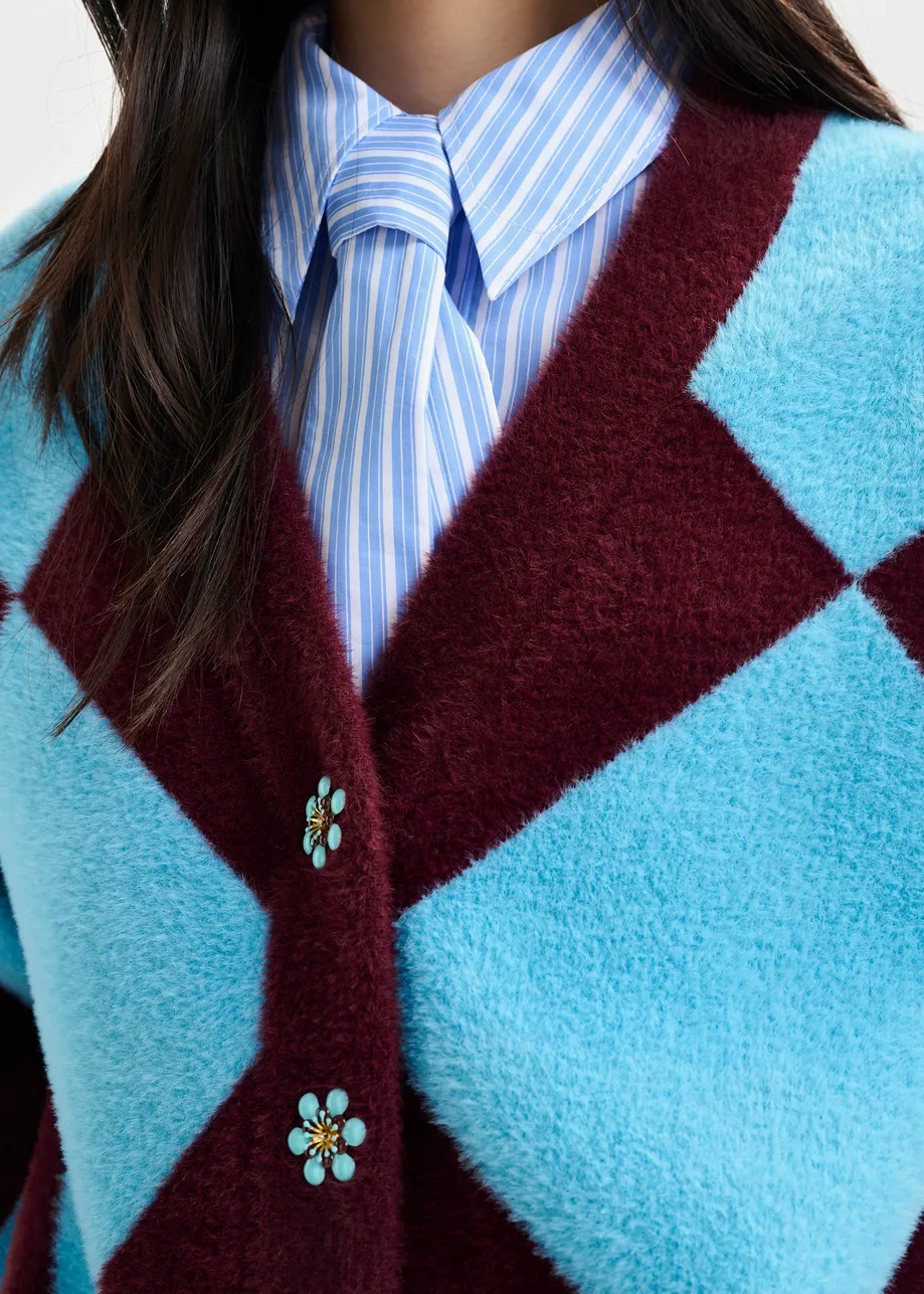 Blauwe en bordeaux cardigan in harlekijnmotief met bloemknopen