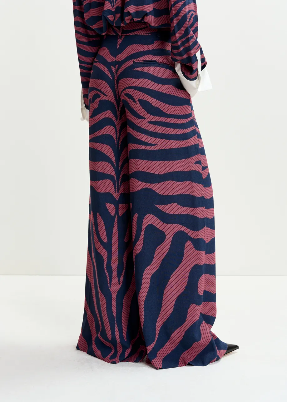 Pantalon large à imprimé zèbre bleu marine et rose foncé