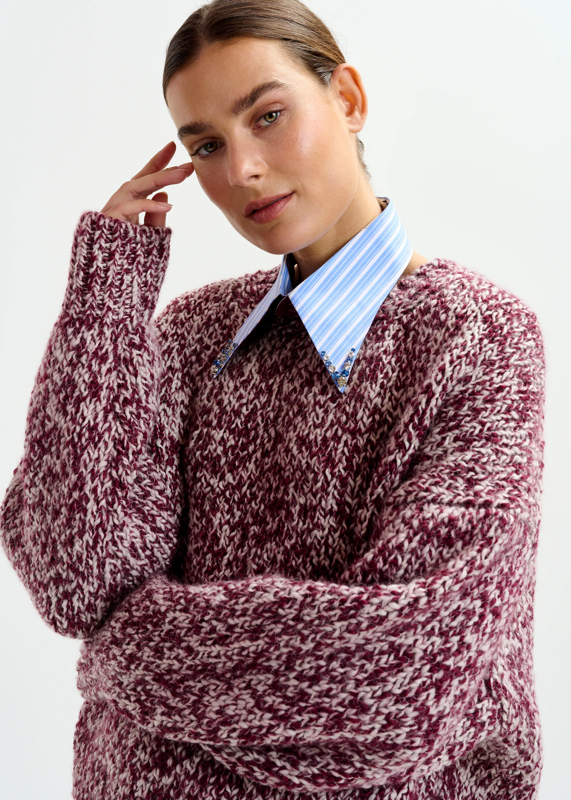 Melange-Pullover aus Wollmischgewebe in Burgunderrot und Creme