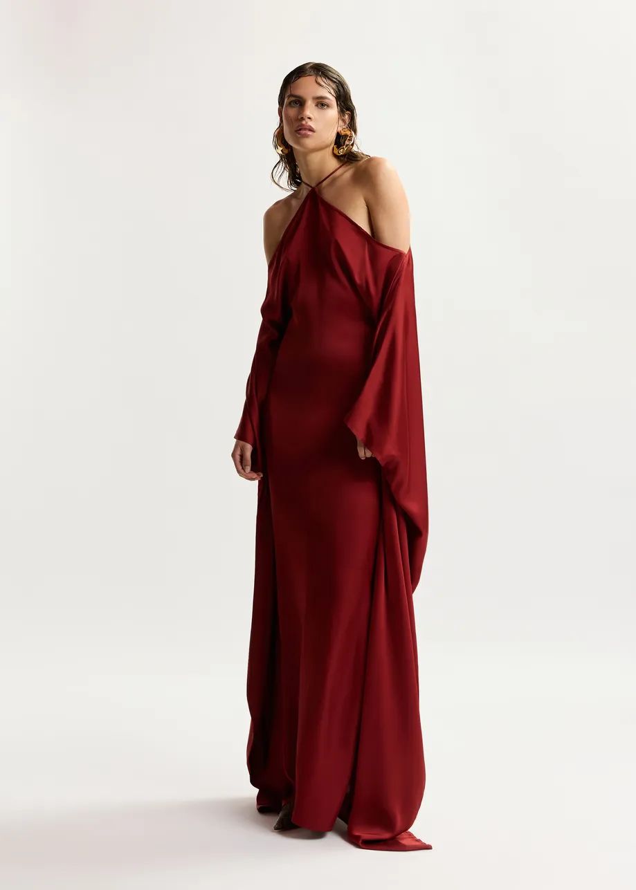 Abito lungo bordeaux con scollo all'americana e fianchi a cascata