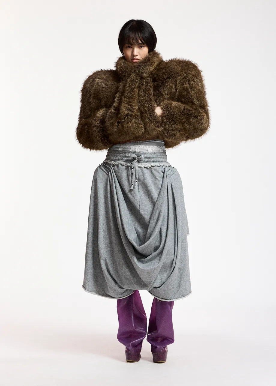 Bruin faux fur jasje met gesculpteerde raglanmouwen