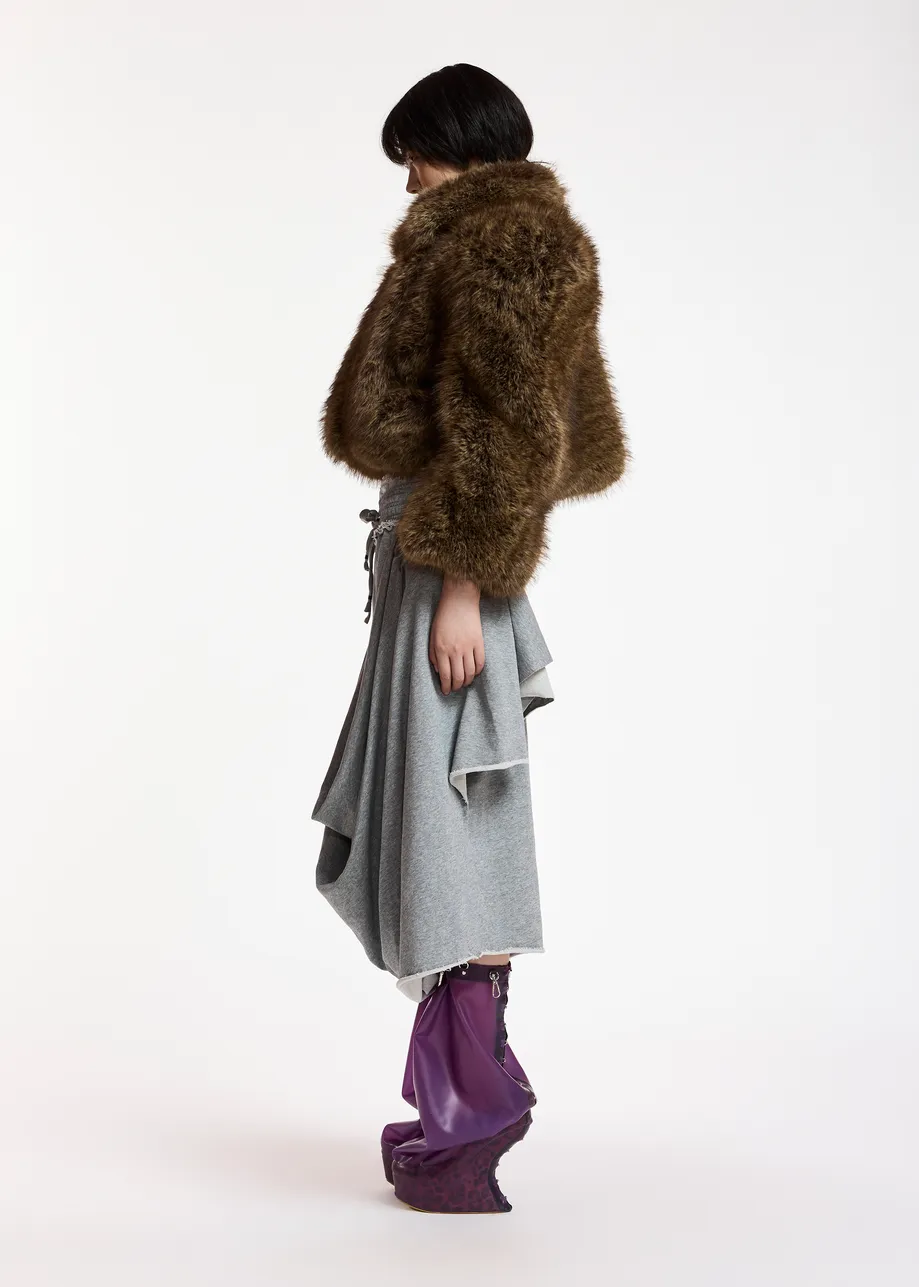 Bruin faux fur jasje met gesculpteerde raglanmouwen