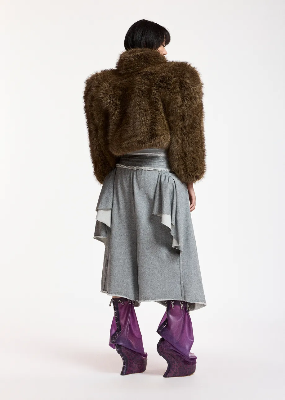 Bruin faux fur jasje met gesculpteerde raglanmouwen