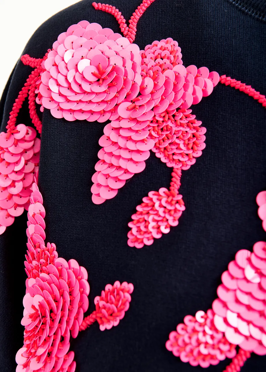 Marineblauwe katoenen sweater met roze bloemborduurwerk