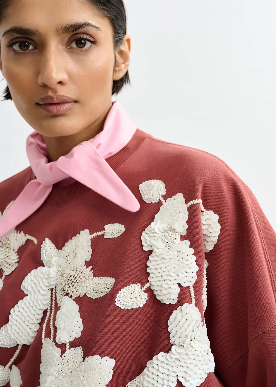 Bruine katoenen sweater met gebroken wit bloemborduurwerk