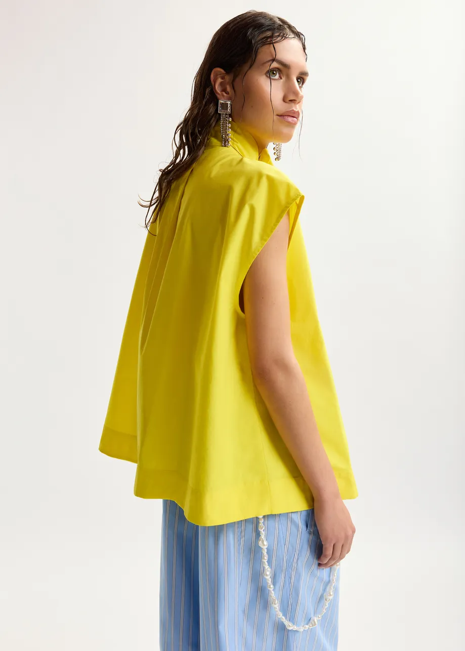 Maglia gialla senza maniche con scollo a fiocco