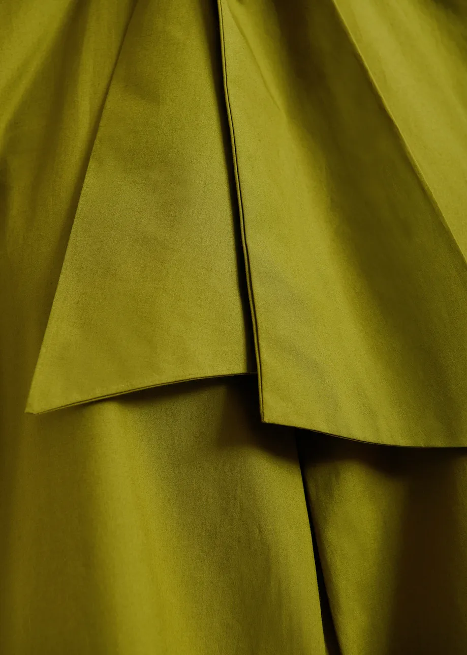 Maglia verde senza maniche con scollo a fiocco