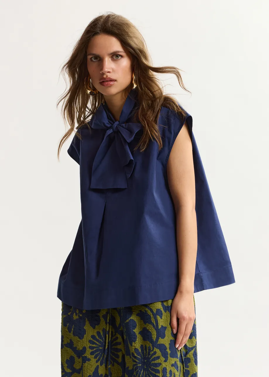 Maglia senza maniche con scollo a fiocco, blu navy