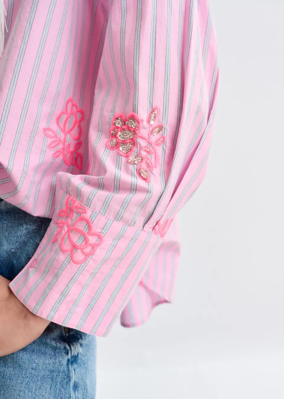 Roze katoenen overhemd met blauwe pinstripes en borduurwerk