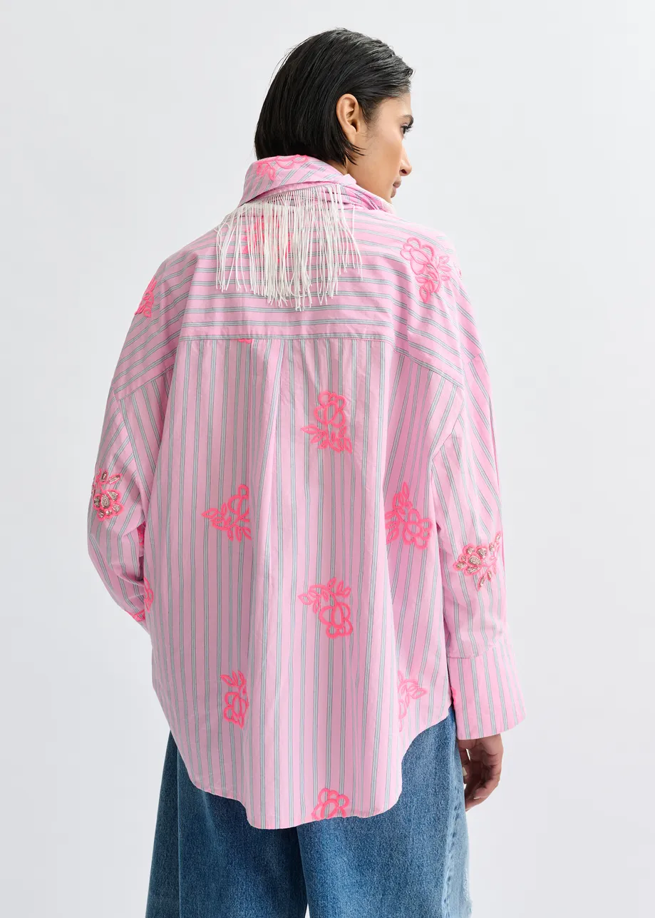 Roze katoenen overhemd met blauwe pinstripes en borduurwerk