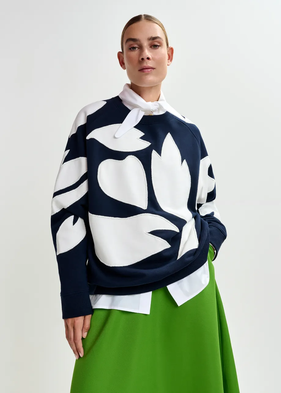 Marineblauwe katoenen sweater met opgestikte vlammen