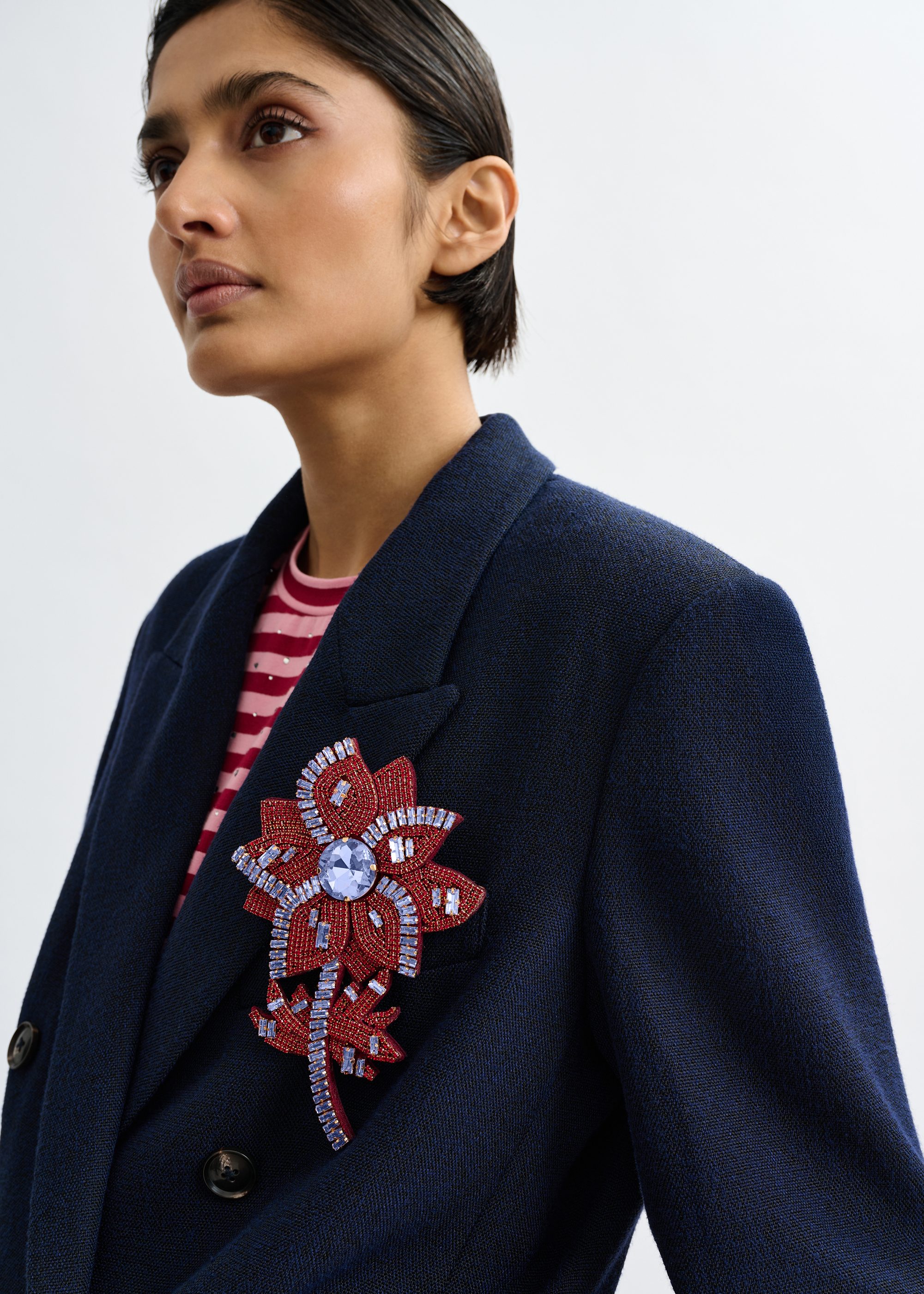 Dark red and blue rhinestone flower brooch | Essentiel Antwerp Europe