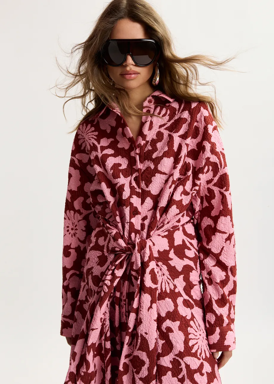 Abito chemisier in cotone rosa e rosso scuro con dettagli in finte maniche