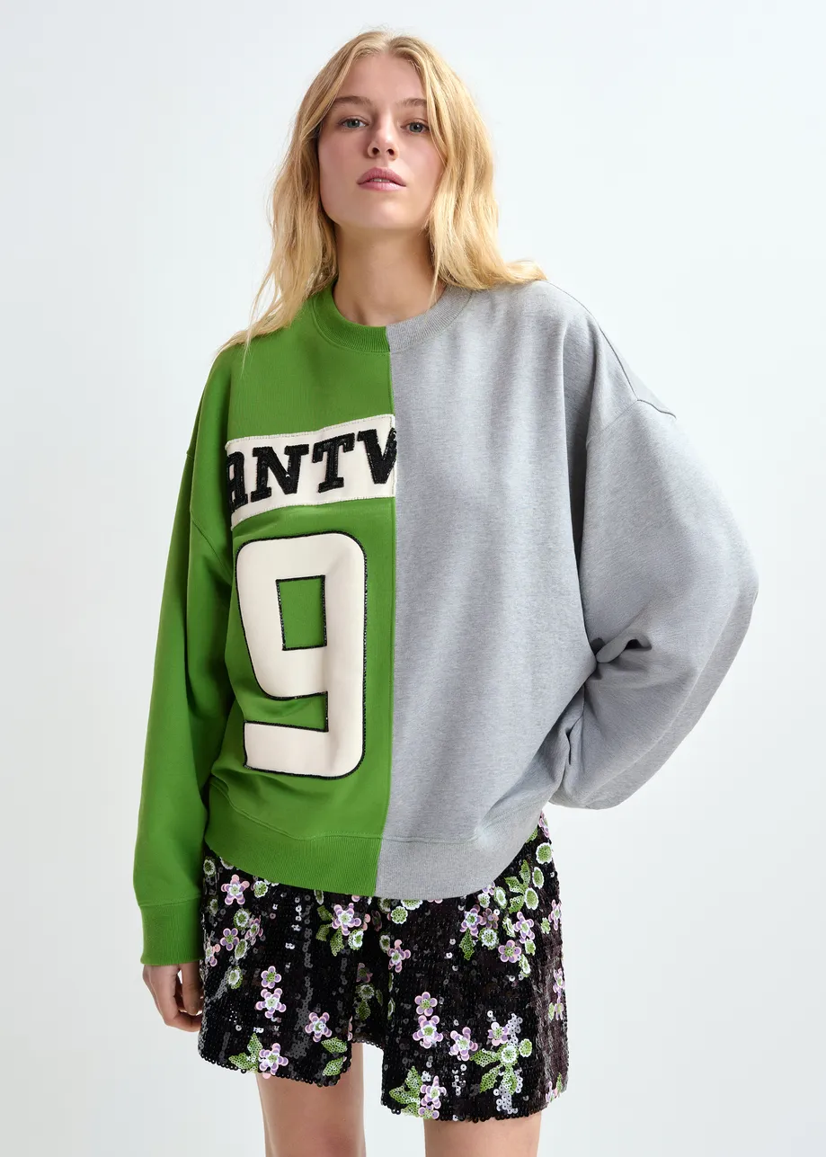Groene en grijze sweater van 2 helften met appliques