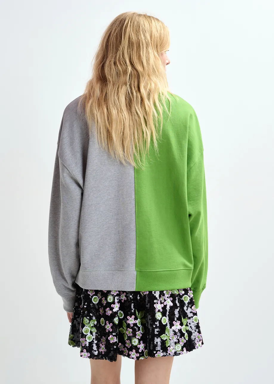 Groene en grijze sweater van 2 helften met appliques