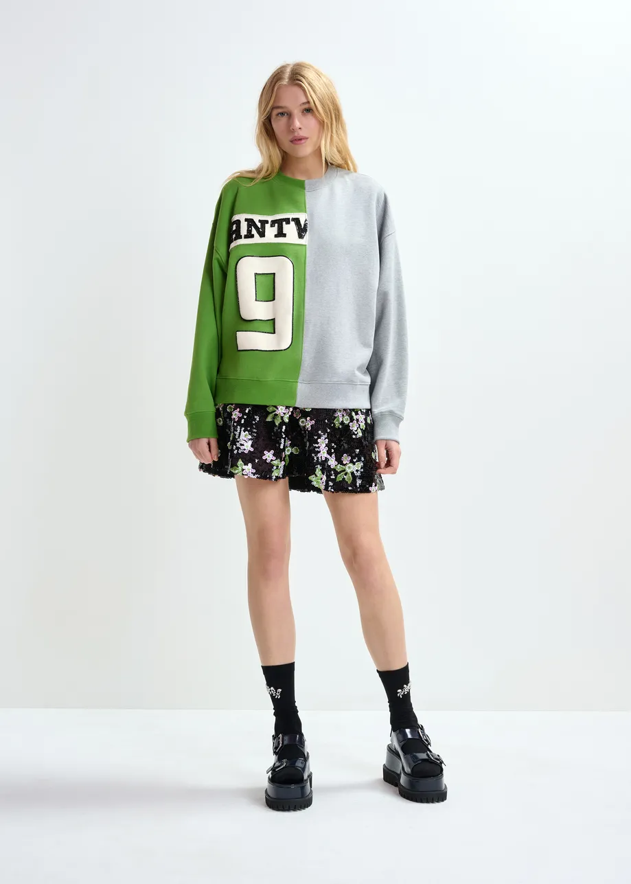 Groene en grijze sweater van 2 helften met appliques