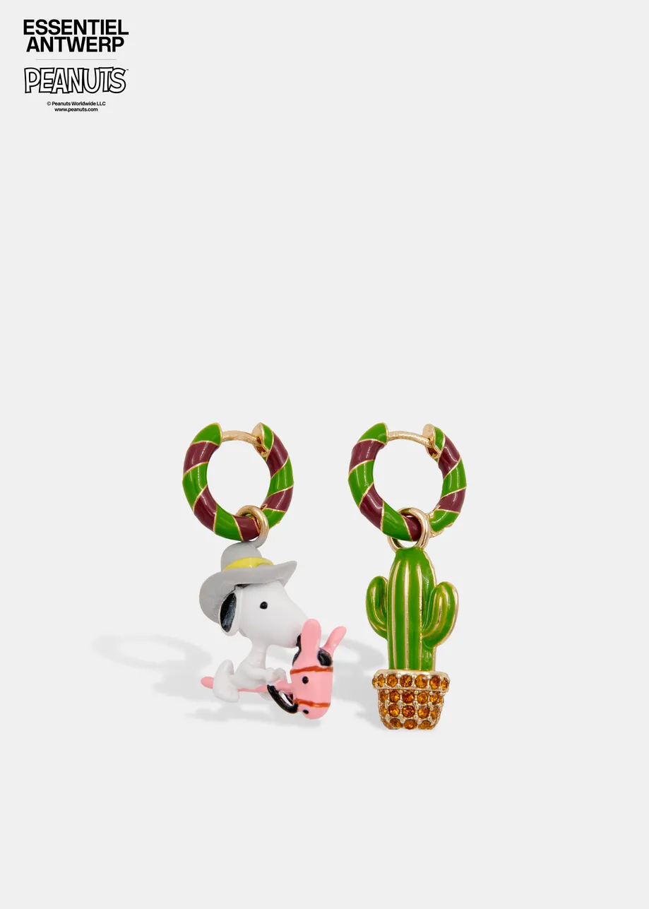 Groen en bruine oorbellen met Snoopy en cactus