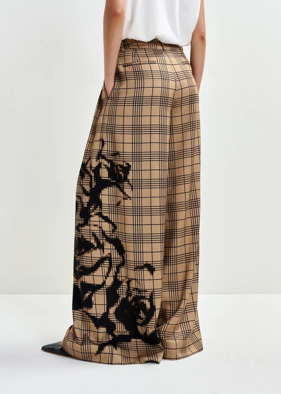 Bruin en zwart geruite broek met brede pijp en geplaatste print