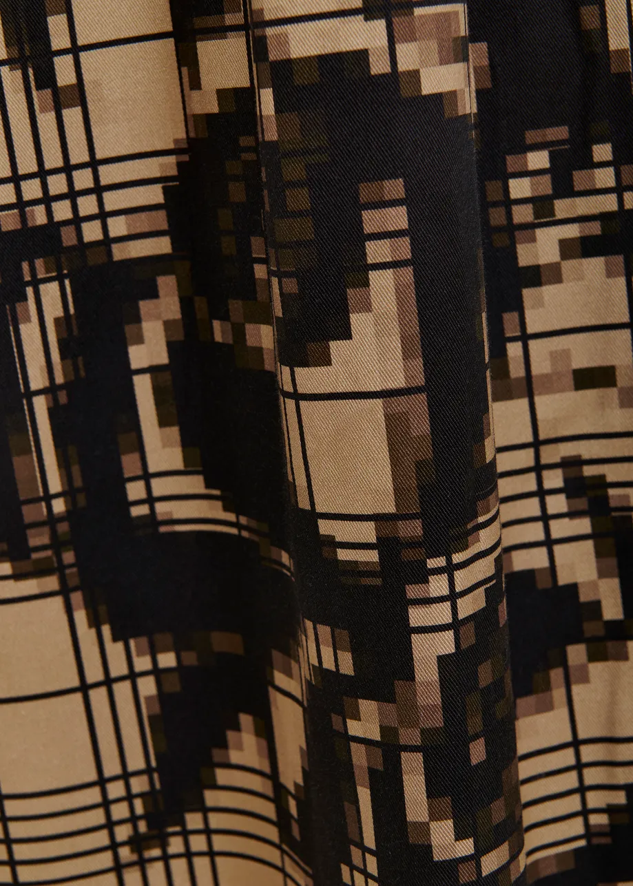 Bruin en zwart geruite broek met brede pijp en geplaatste print