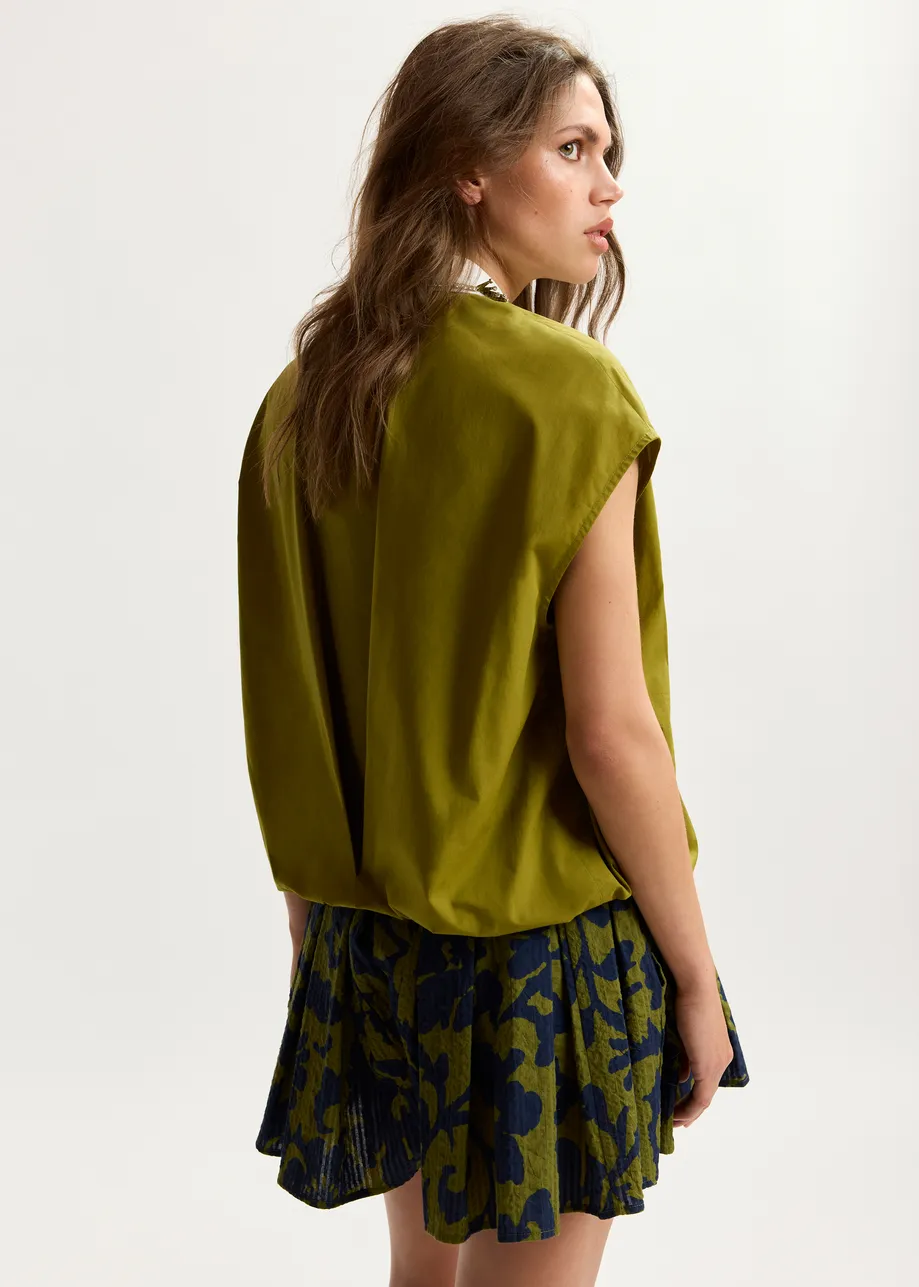 Grünes, ärmelloses Baumwollhemd mit verziertem Kragen