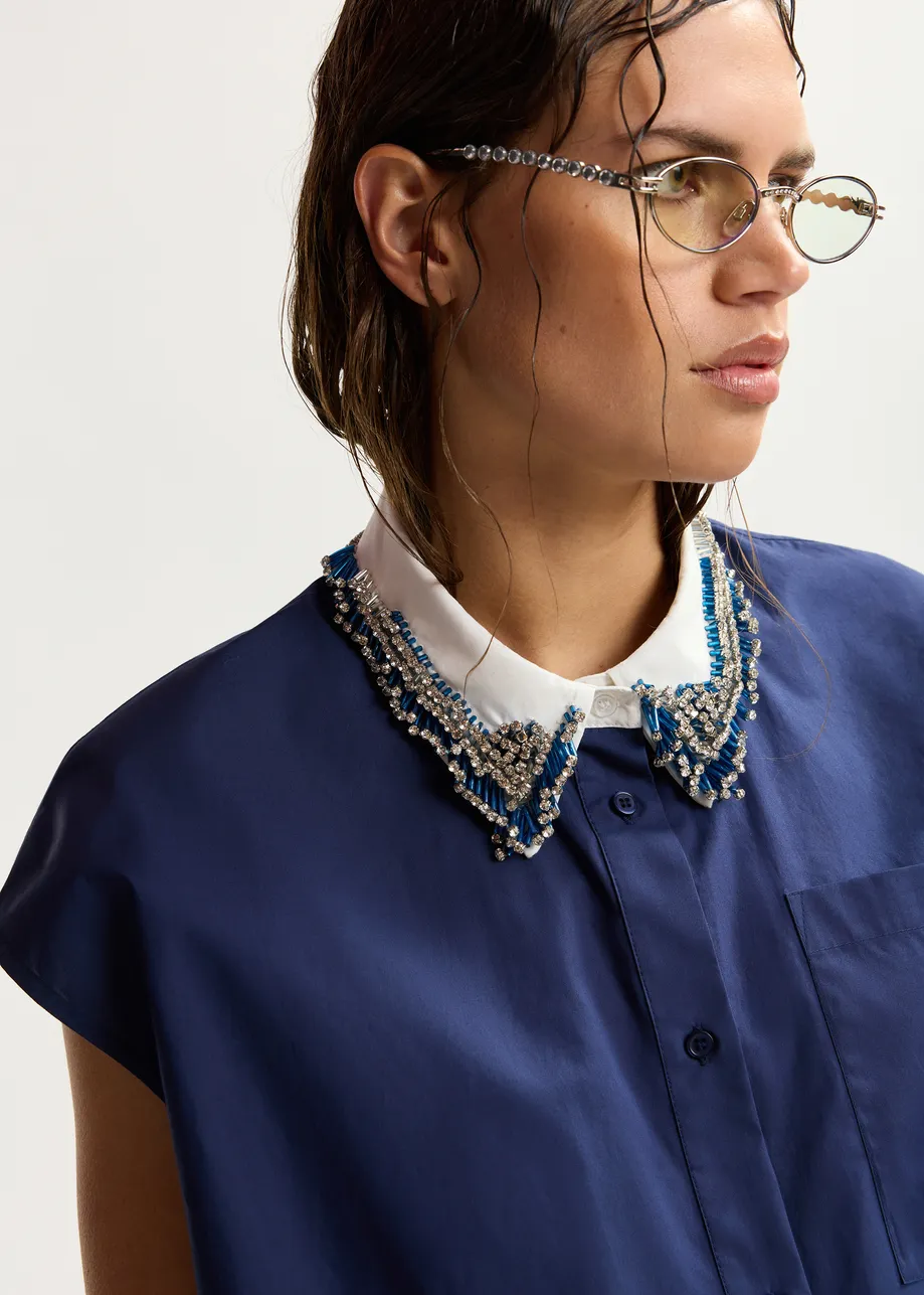 Marineblaues, ärmelloses Baumwollhemd mit verziertem Kragen