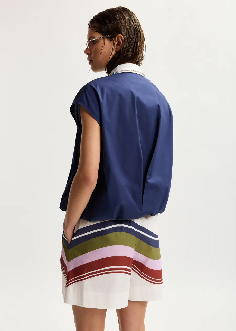 Marineblaues, ärmelloses Baumwollhemd mit verziertem Kragen