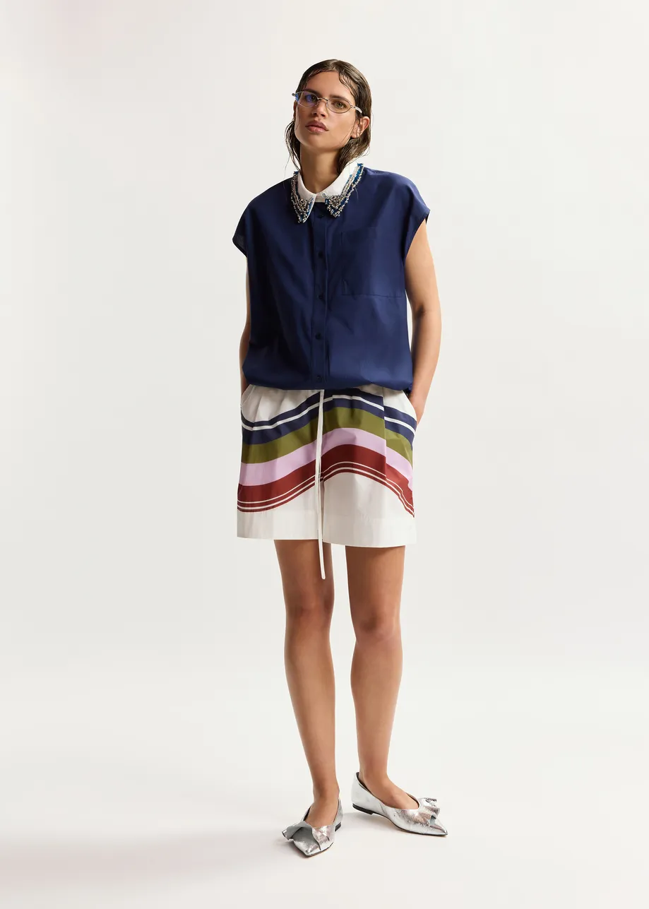 Marineblaues, ärmelloses Baumwollhemd mit verziertem Kragen